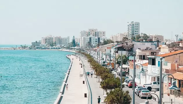 Lengvas atokvėpis saulėtoje Larnakoje: apsistokite 3★ viešbutyje Sunflower Hotel Apartments