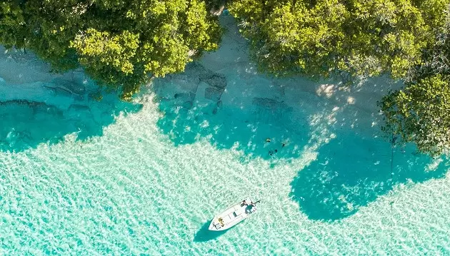 Nuostabus poilsis Maldyvuose: gyvenkite paplūdimyje 3★ viešbutyje Embudu Village Maldives su maitinimu nuo 2325€ 2584€