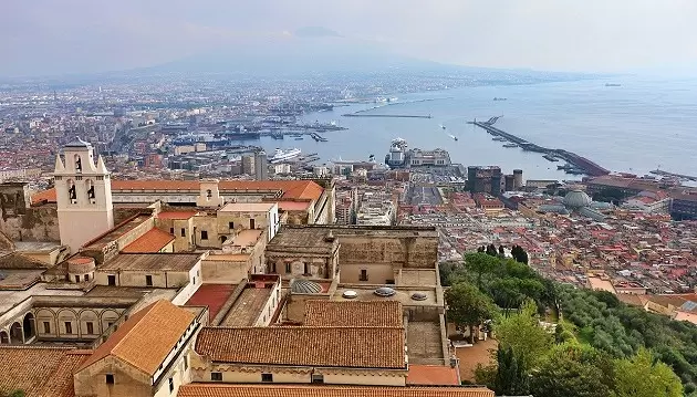 Istorija alsuojantis Neapolis: leiskitės į saulėtas atostogas 3★ viešbutyje Garden Napoli su pusryčiais