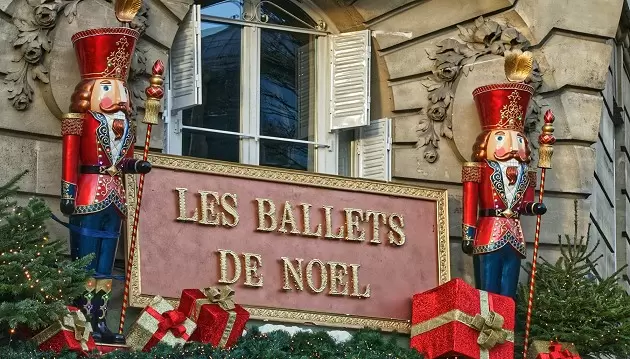 Šventinis ir Kalėdomis kvepiantis Paryžius: apsistokite 3★ viešbutyje Hotel Lodge In Paris 13 su pusryčiais