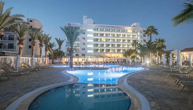 Paskubėkite gerai pailsėti Kipro saloje: atostogos 4★ viešbutyje Bohemian Gardens