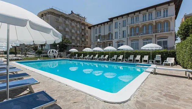 Tobulas pabėgimas į Italiją: suderinkite aktyvų ir ramų poilsį Riminyje 3★ viešbutyje Villa Augustea