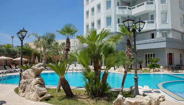 Albaniško stiliaus atostogos: pailsėti keliaukite į 4★ viešbutį Dyrrah su viskas įskaičiuota