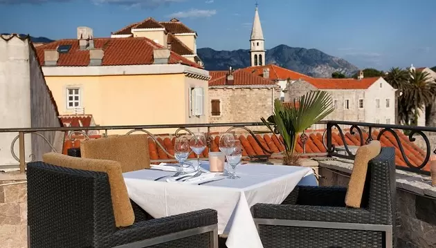 Šiltos ir atpalaiduojančios atostogos Juodkalnijoje: ilsėkitės 4★ viešbutyje Astoria Hotel Budva