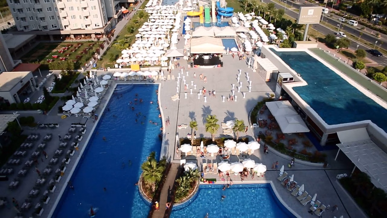 Grand Park Lara